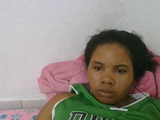 Juliah1a live cam on BongaCams