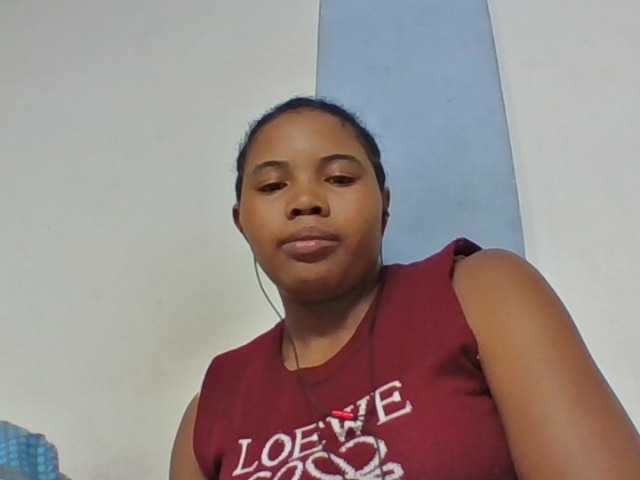 Juliah1a live cam on BongaCams