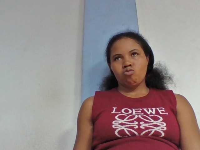 Juliah1a live cam on BongaCams