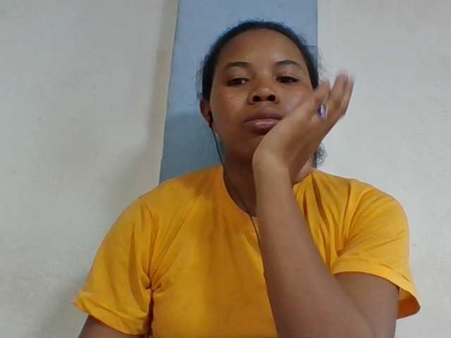 Juliah1a live cam on BongaCams