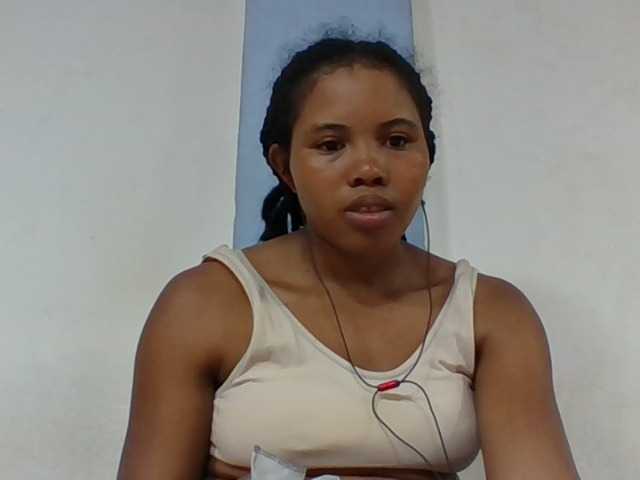 Juliah1a live cam on BongaCams