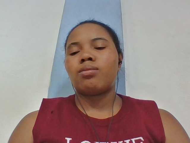 Juliah1a live cam on BongaCams