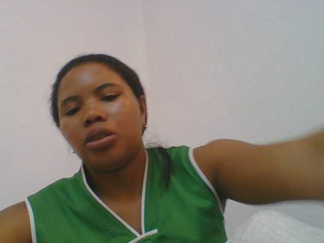 Juliah1a live cam on BongaCams