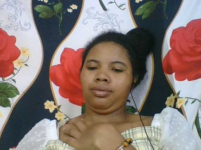 Juliah1a live cam on BongaCams