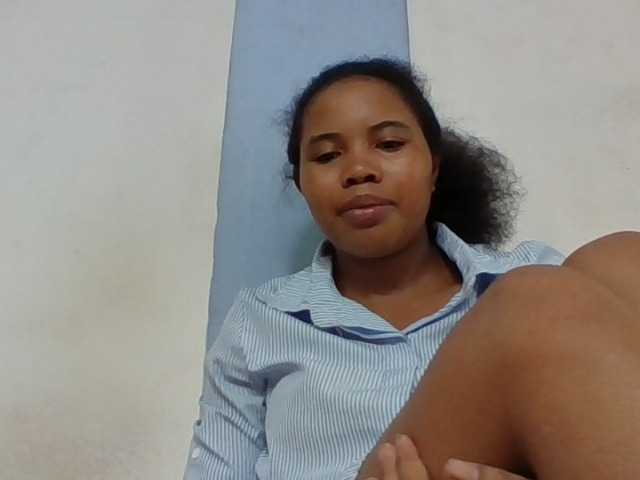 Juliah1a live cam on BongaCams