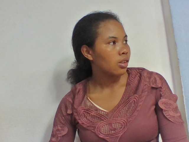 Juliah1a live cam on BongaCams