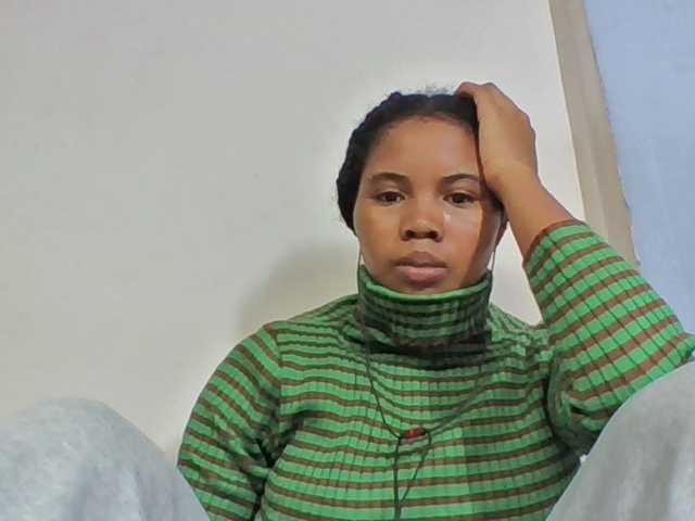 Juliah1a live cam on BongaCams