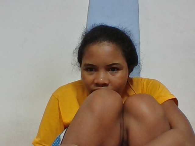 Juliah1a live cam on BongaCams