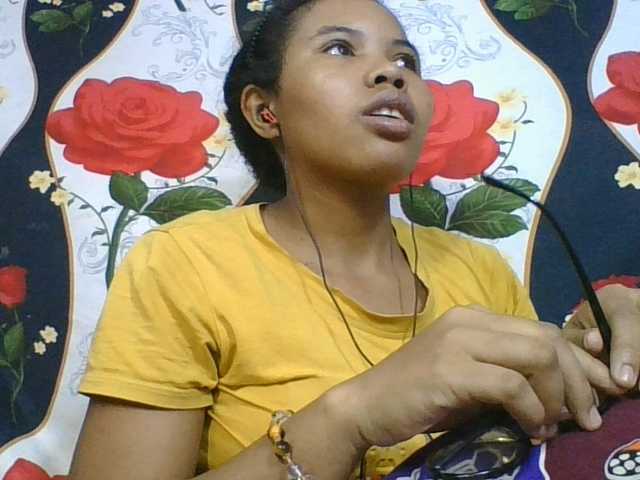 Juliah1a live cam on BongaCams