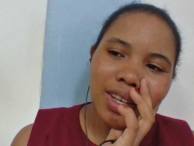 Juliah1a live cam on BongaCams