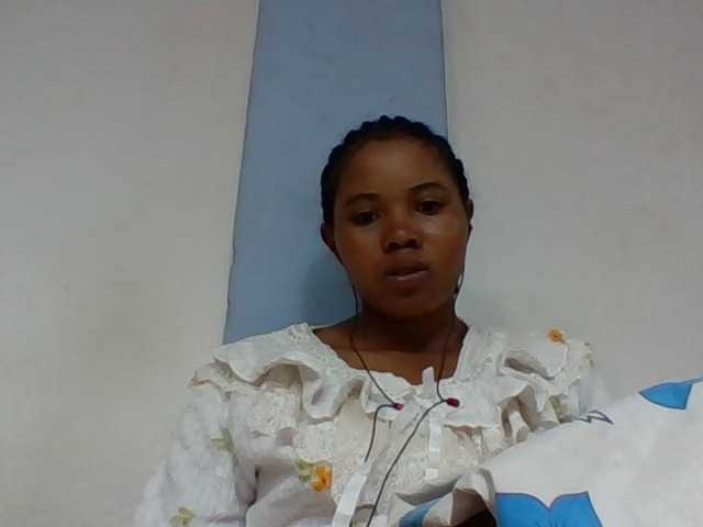 Juliah1a live cam on BongaCams