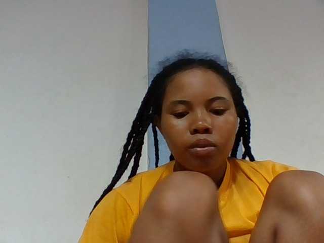 Juliah1a live cam on BongaCams