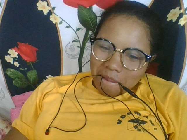 Juliah1a live cam on BongaCams