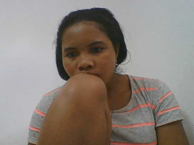 Juliah1a live cam on BongaCams