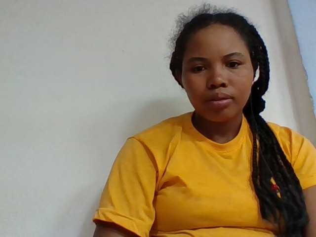 Juliah1a live cam on BongaCams
