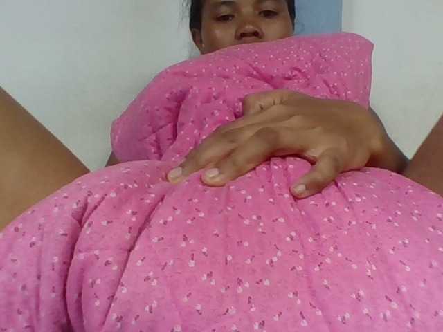Juliah1a live cam on BongaCams