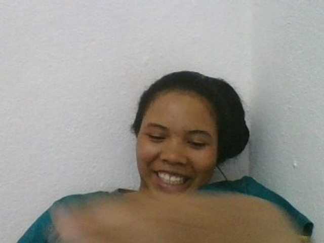 Juliah1a live cam on BongaCams