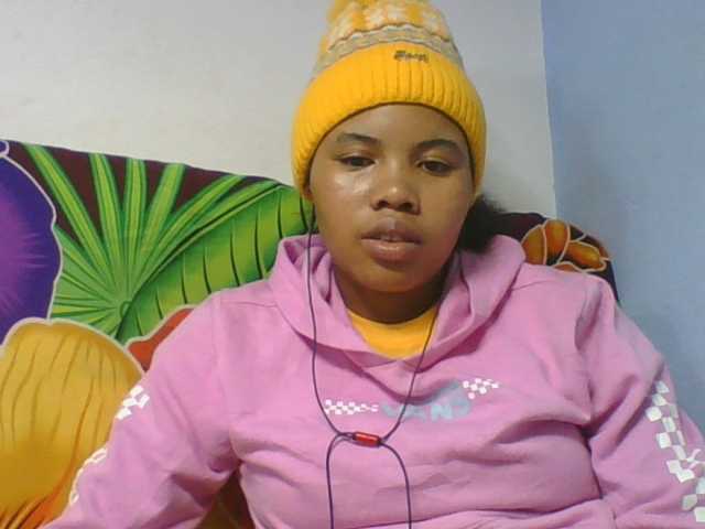Juliah1a live cam on BongaCams