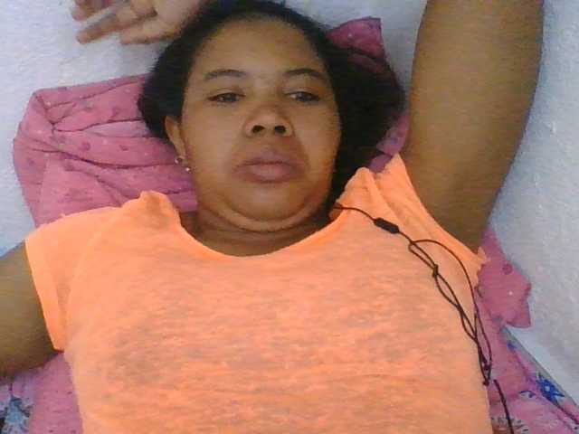Juliah1a live cam on BongaCams