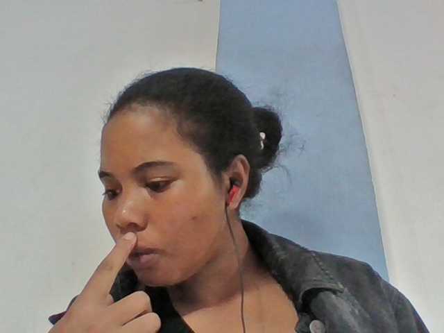 Juliah1a live cam on BongaCams