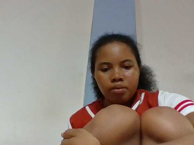 Juliah1a live cam on BongaCams