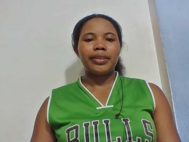 Juliah1a live cam on BongaCams