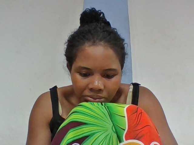 Juliah1a live cam on BongaCams