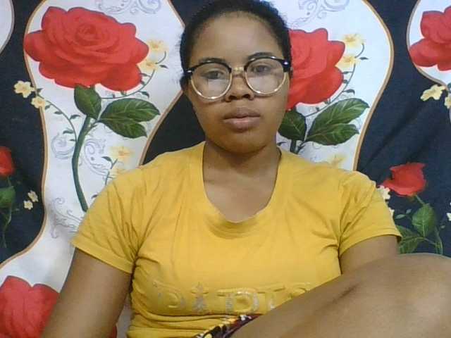 Juliah1a live cam on BongaCams