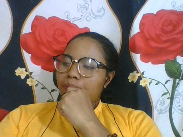 Juliah1a live cam on BongaCams