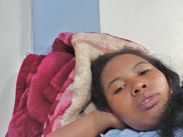 Juliah1a live cam on BongaCams