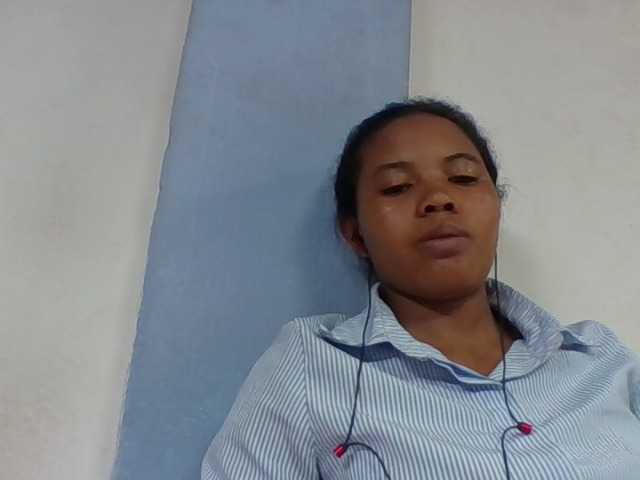 Juliah1a live cam on BongaCams
