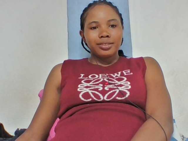 Juliah1a live cam on BongaCams