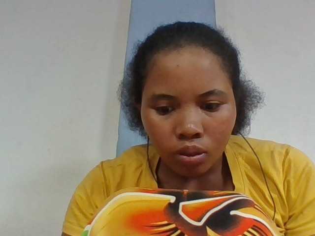 Juliah1a live cam on BongaCams