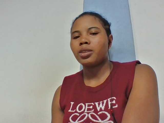 Juliah1a live cam on BongaCams