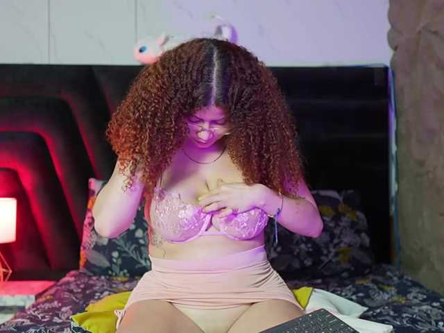 HoneyHips live cam on BongaCams