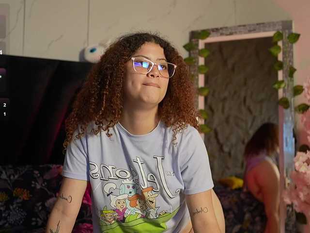 HoneyHips live cam on BongaCams