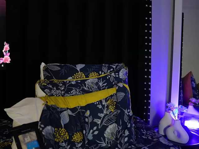 HoneyHips live cam on BongaCams