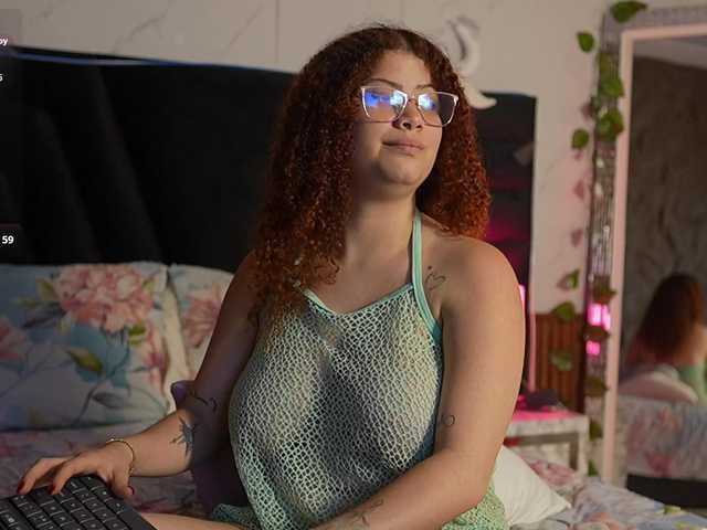 HoneyHips live cam on BongaCams
