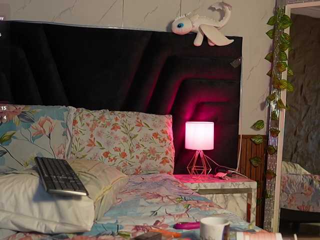 HoneyHips live cam on BongaCams