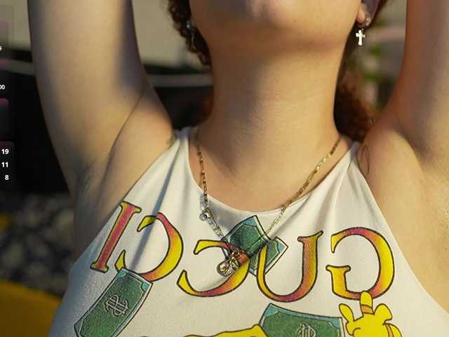 HoneyHips live webcam show