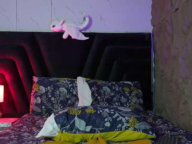 HoneyHips live cam on BongaCams