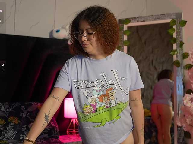HoneyHips live cam on BongaCams