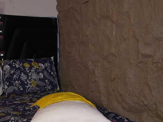 HoneyHips live cam on BongaCams
