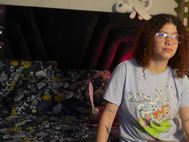 HoneyHips live cam on BongaCams