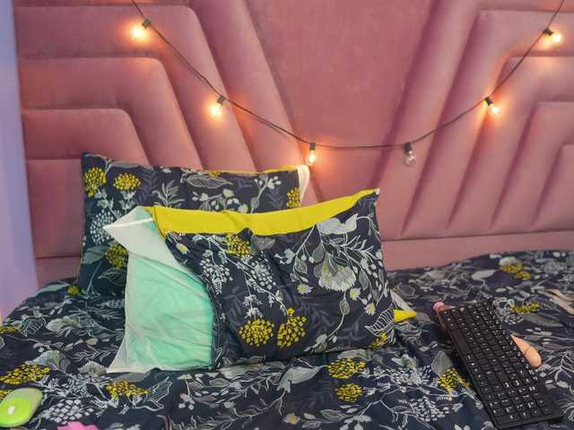 HoneyHips live cam on BongaCams