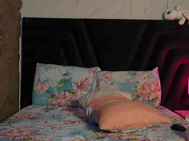 HoneyHips webcam