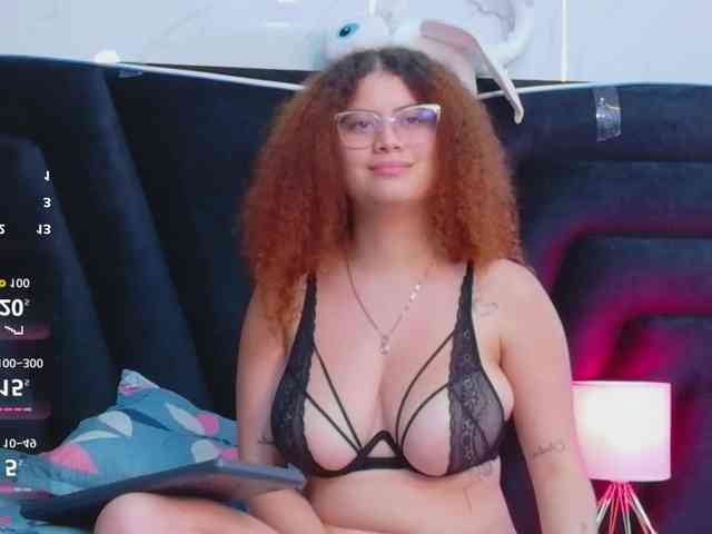 HoneyHips webcam