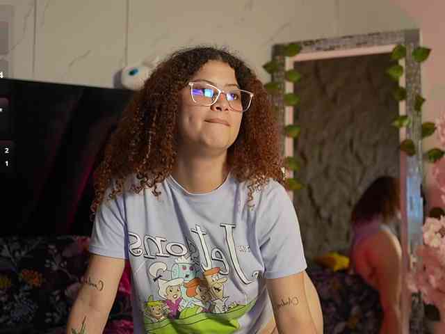HoneyHips Live Webcam on BongaCams