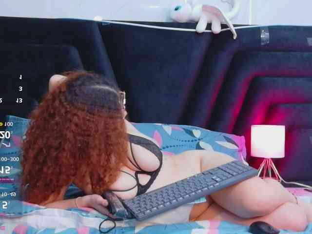 HoneyHips webcam