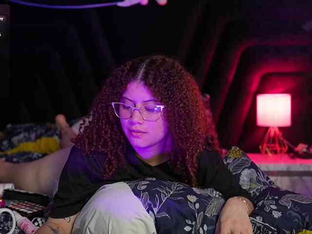 HoneyHips webcam